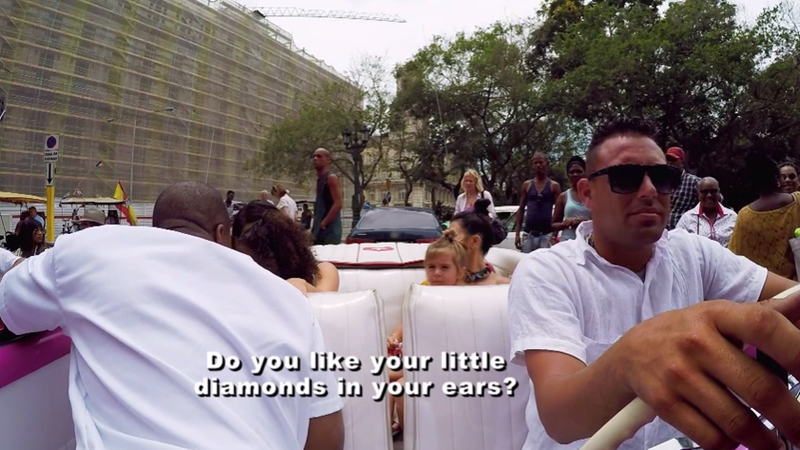 Illustration for article titled As You'd Expect, the Kardashians Embraced Every Stereotype in Cuba